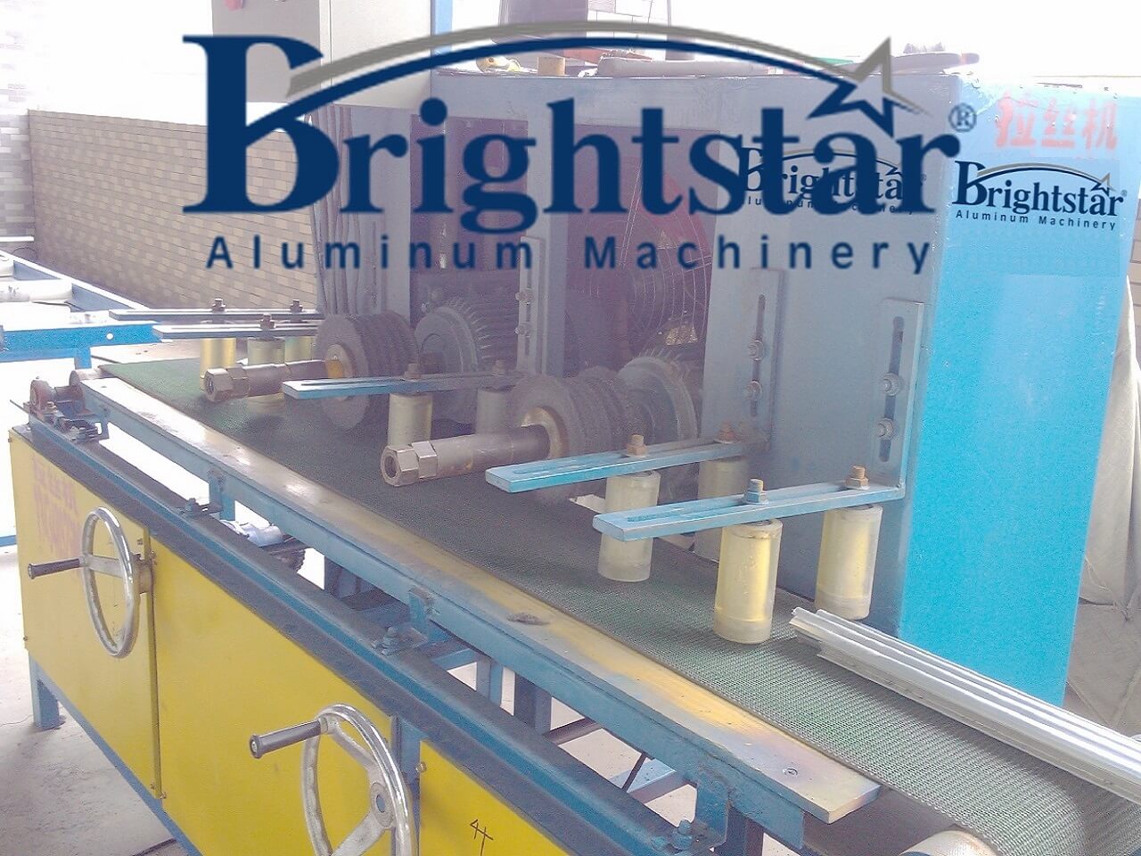 Aluminum profile brushing machine