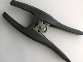 The necessity of aluminum profile anodizing non-pneumatic clamp in anodizing process